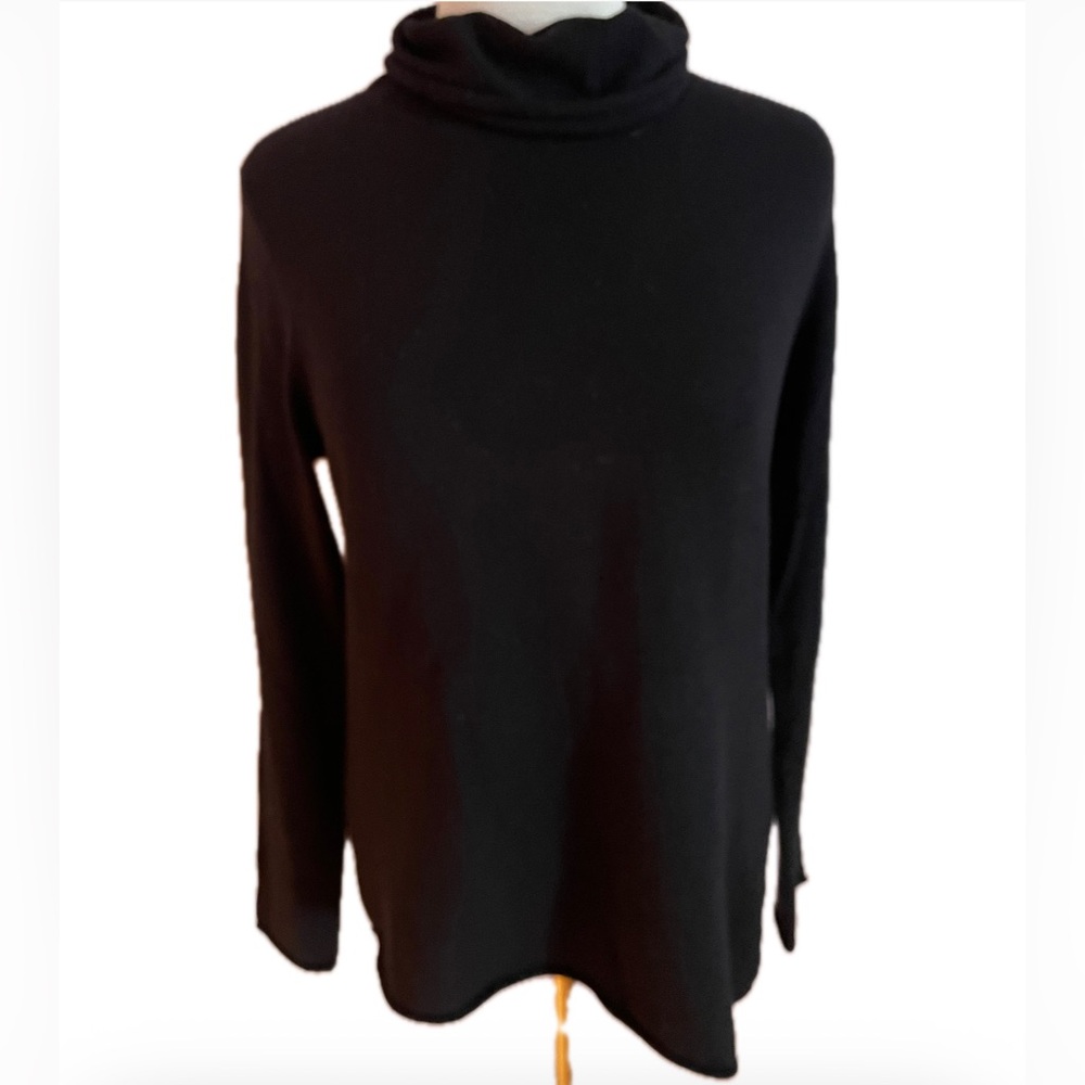 Kenar Elegant Black Turtleneck Sweater